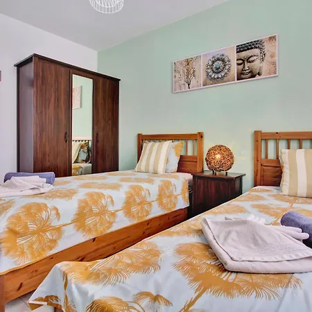 Casa Ernesto Βίλα *